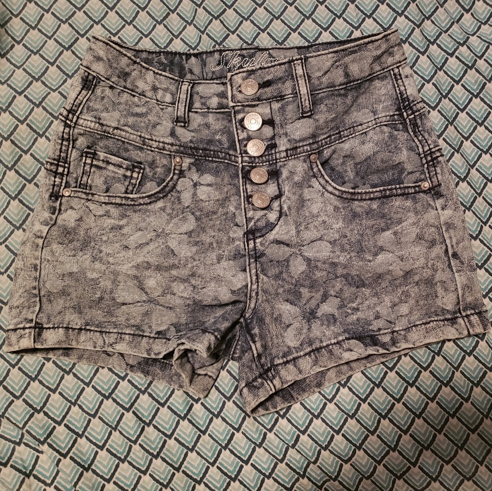Delia*s high rise, Jean shorts - never worn